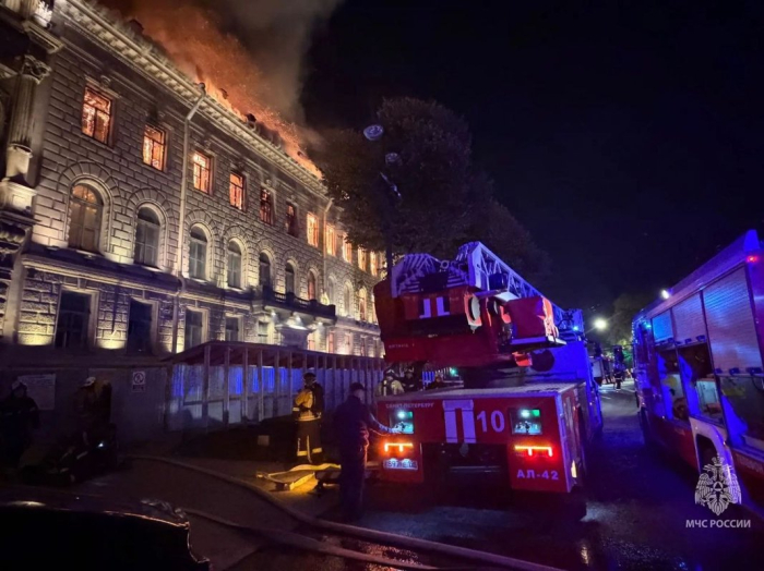 Пожар в особняке в Петербурге сегодня
