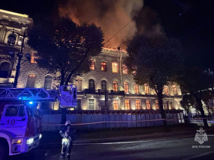 Пожар в особняке в Петербурге сегодня