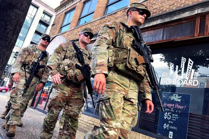Угроза введения военного положения в США