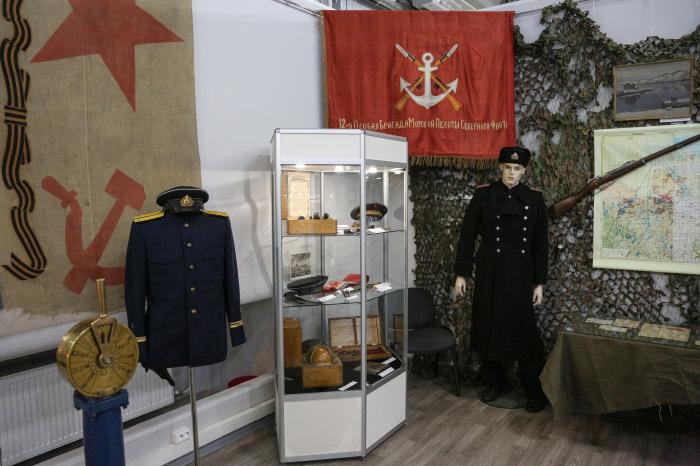 Экспонаты на выставке в Мурманском областном краеведческом музее, посвященной 75-летию Петсамо-Киркенесской операции