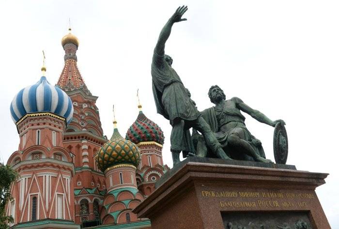 Памятник Минину и Пожарскому а Москве