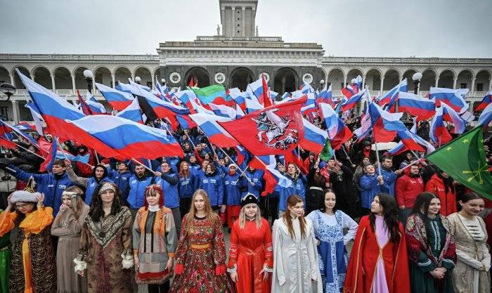 Участники праздничных мероприятий в День народного единства в Москве