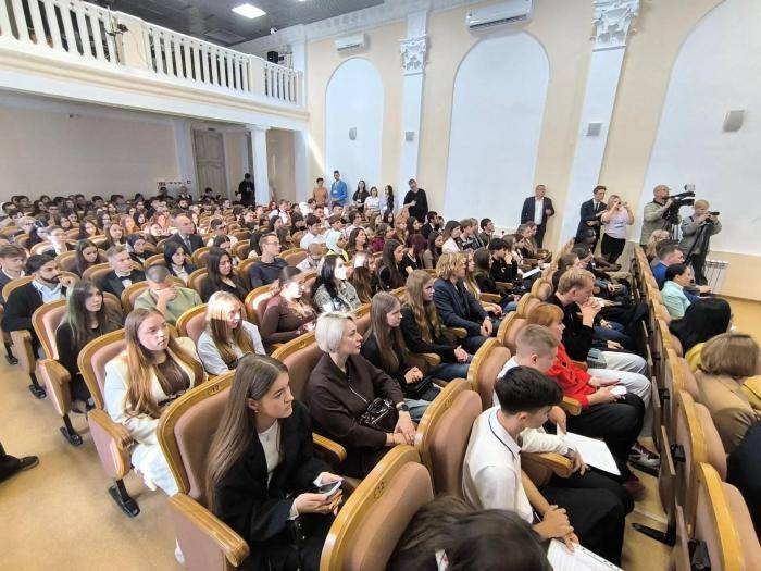 Открытие VIII Международной молодежной научно-практической конференции Модель ООН в Крыму