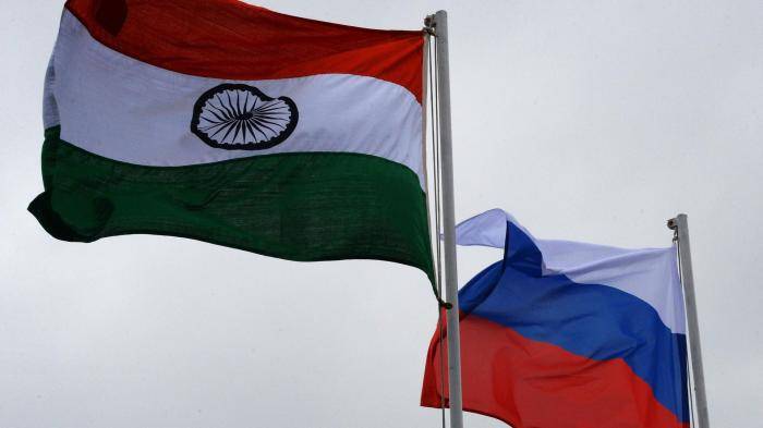 Флаги России и Индии